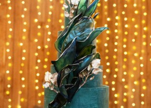 Green modern wedding cake at Chafford Park