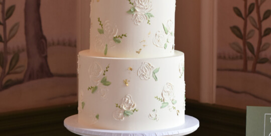 the george in rye simple elegant wedding cake