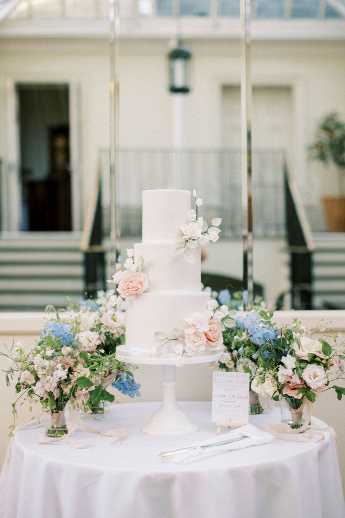 helen and ben sugar flower wedding cake buxted park east sussex